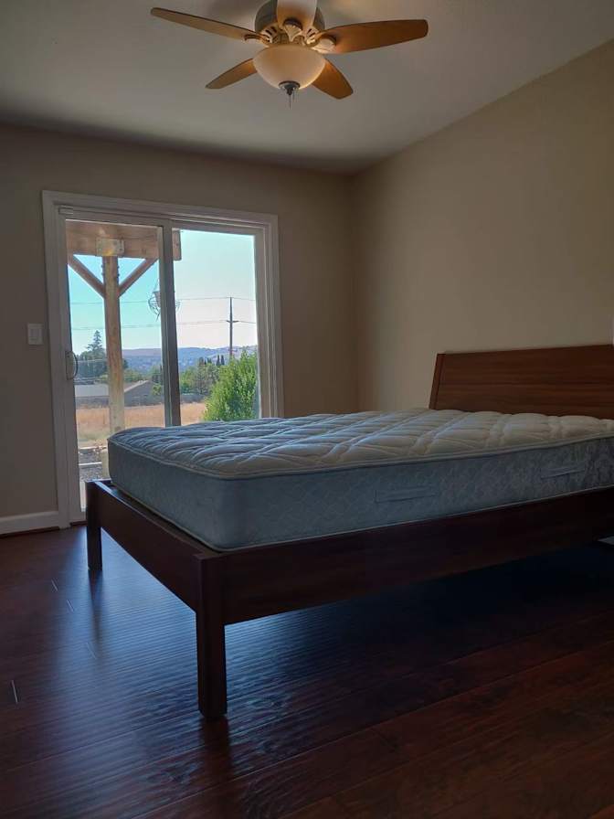 Yi's room