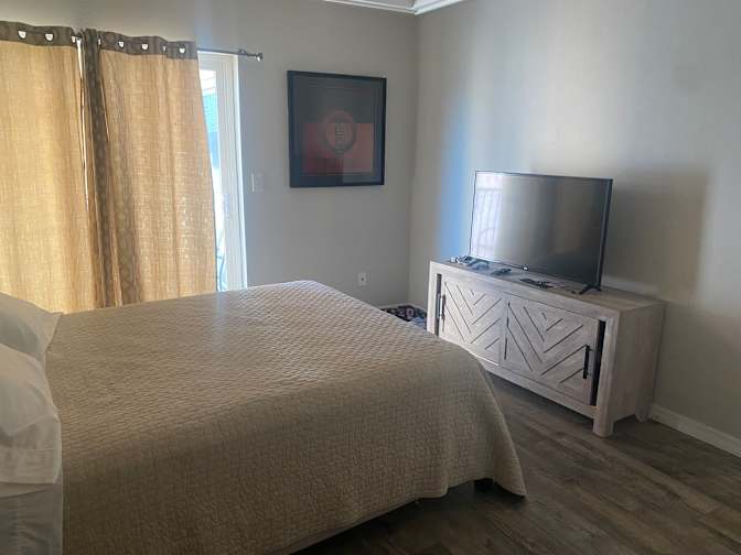 Waterfront View's room