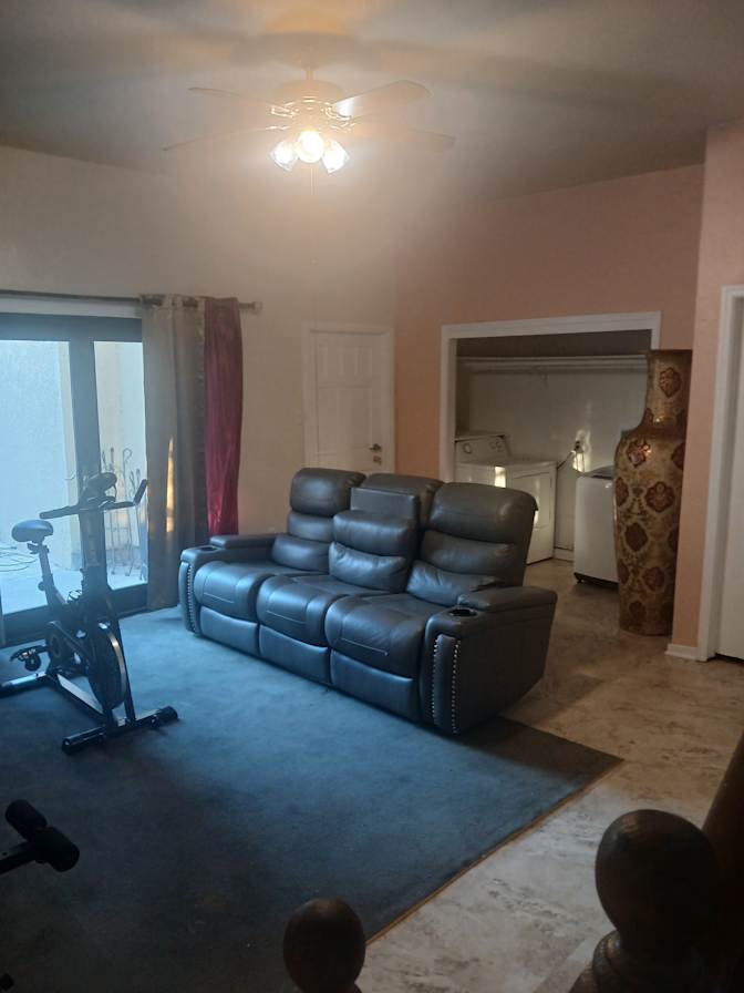 Miaamalia Martinez's room