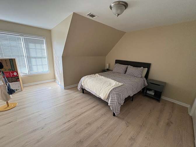 Alcove Rooms's room