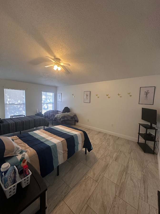 Glass Connect Housing Solutions's room