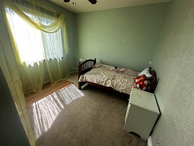 Aariv's room