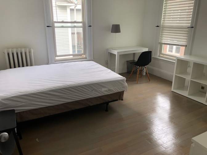 ALEXANDER KAMOUZIS's room