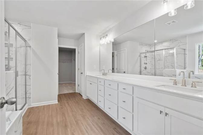 Alcove Rooms's room