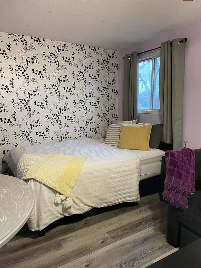 Lynda's room