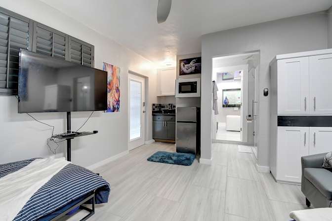 Dennis Lev's room