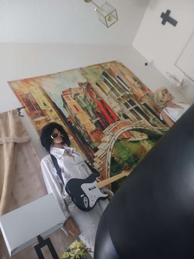 mark's room