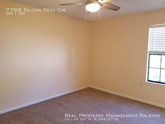 Alcove Rooms's room