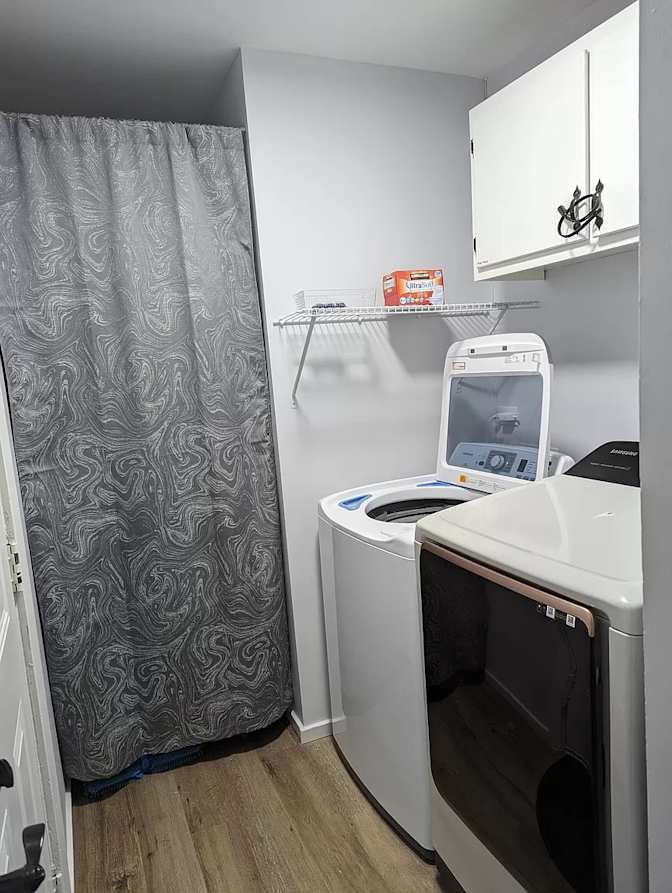 Alcove Rooms's room