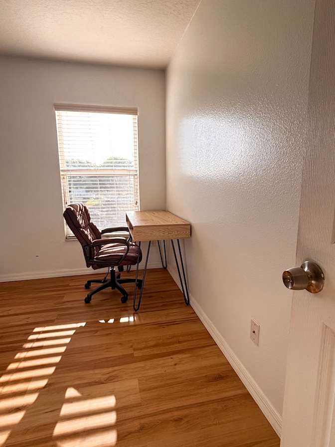Thi's room