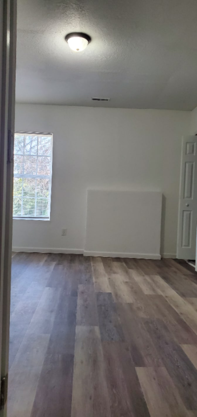 Dee's room