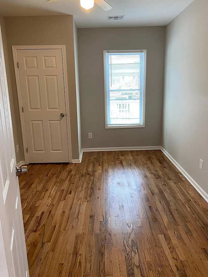 Alcove Rooms's room