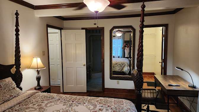 M Manuel's room