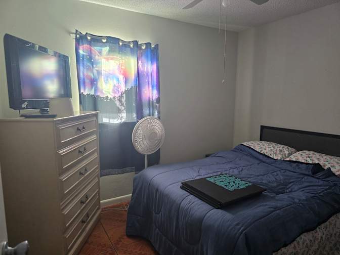 Ken's room