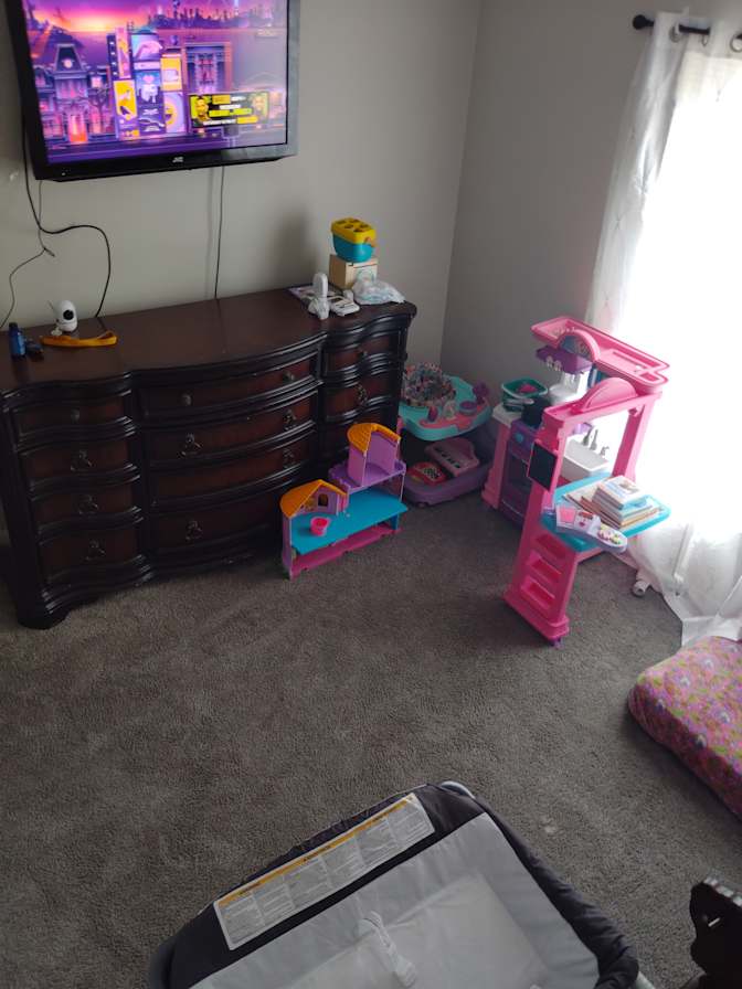 Darryl R Phifer's room