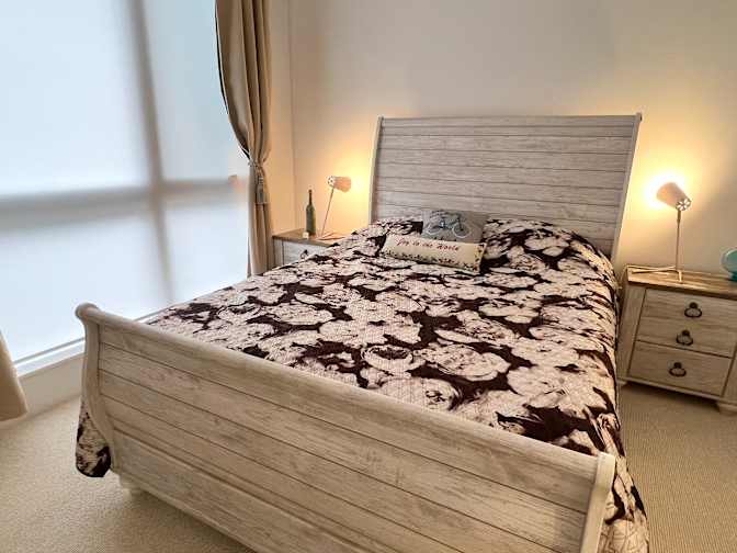 Alcove Rooms's room