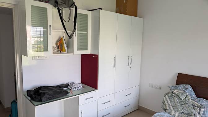 Yadush's room