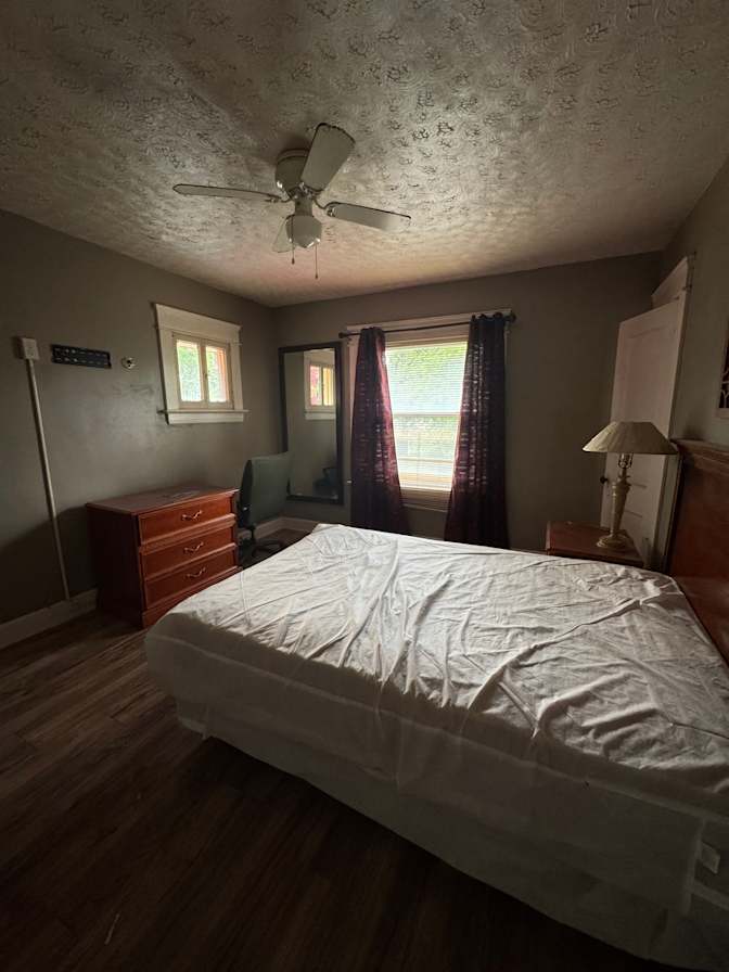 Black Diamond Ministries LLC's room