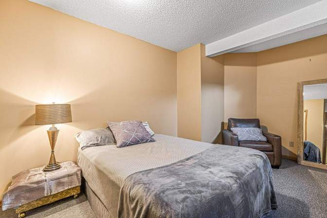 Canmore Room Rental's room