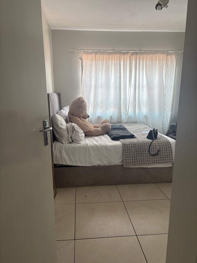 Dee girly's room