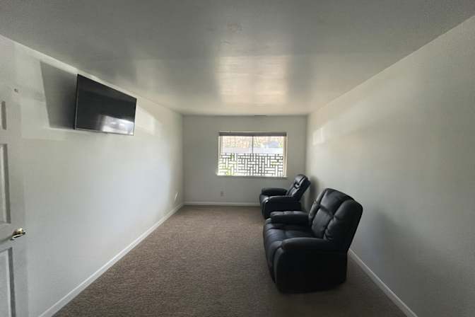 PRIVATE BEDROOM - Danbury - Connecticut - Office - Music - Craft Studio's room
