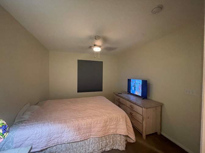 Carlos's room