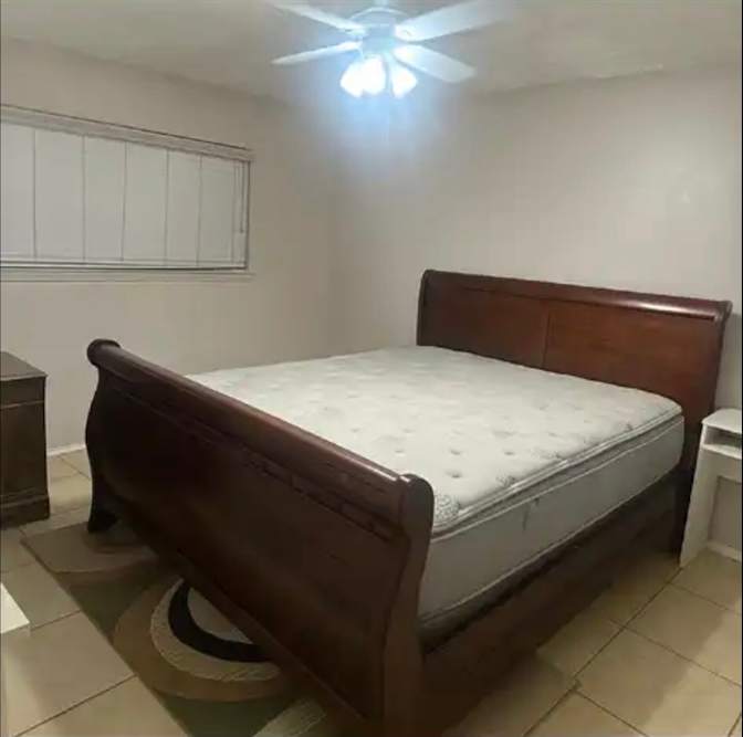 Mirna Ortega's room