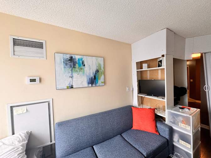 Housingfouryou's room