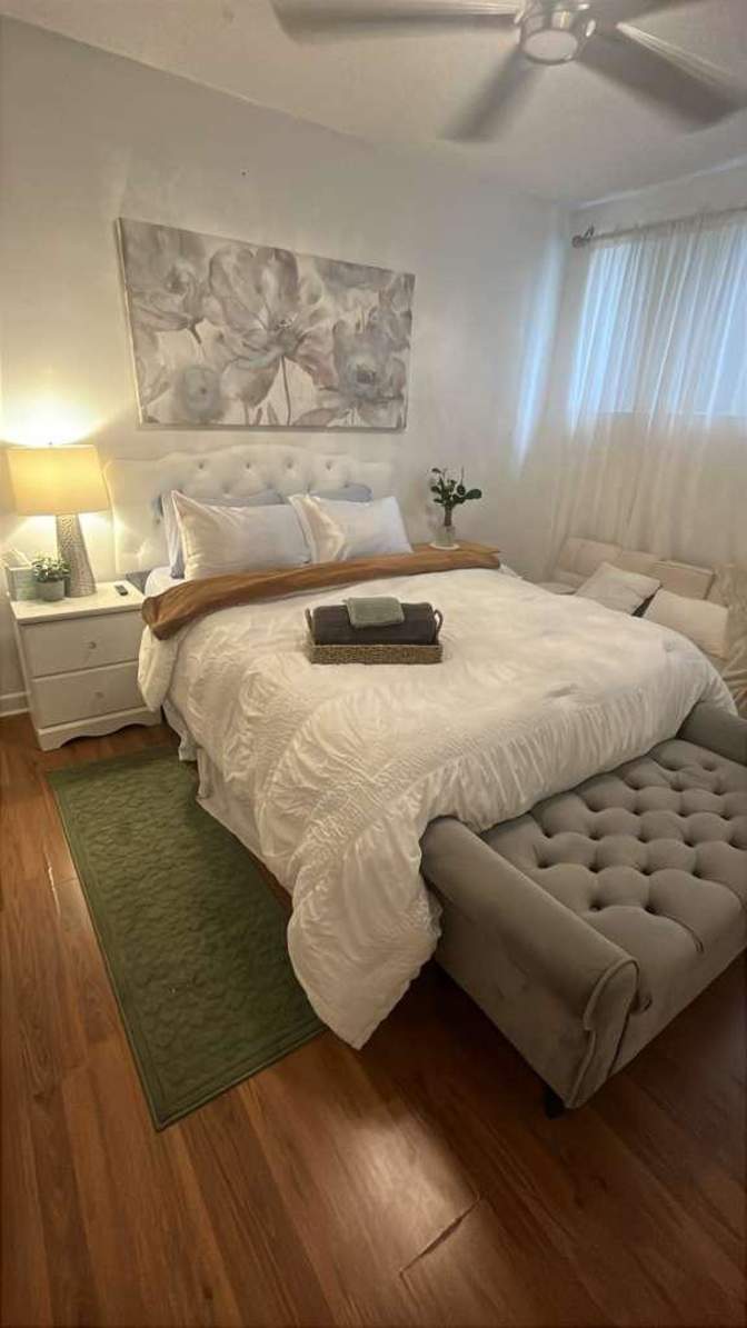 NORA  FERNANDEZ's room