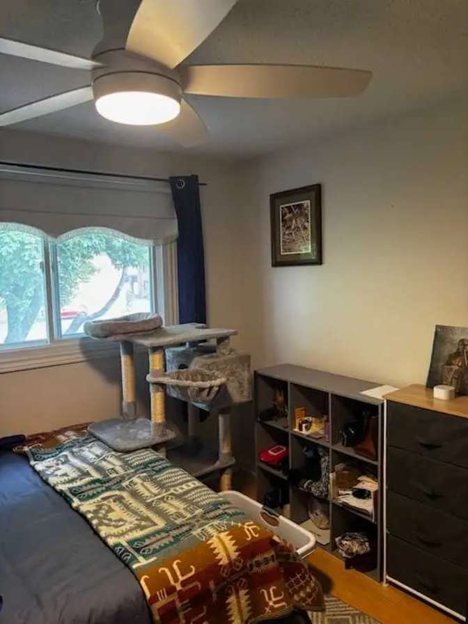 Thomas's room