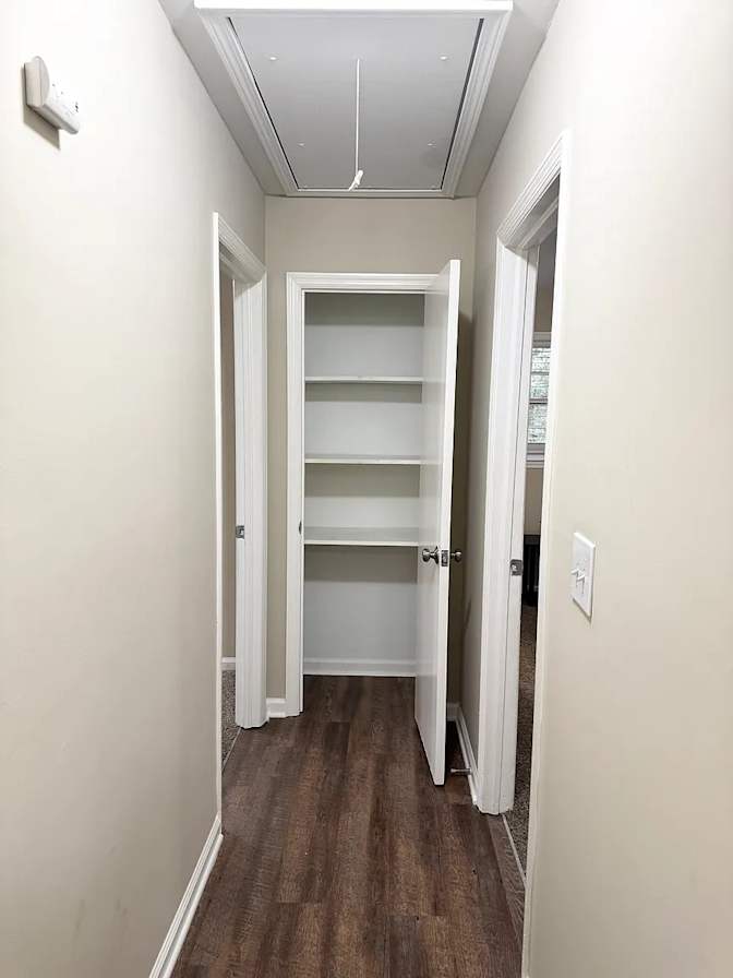 Alcove Rooms's room