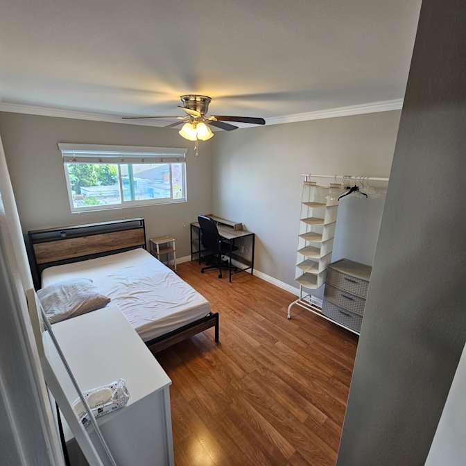 SEUNGWOO's room