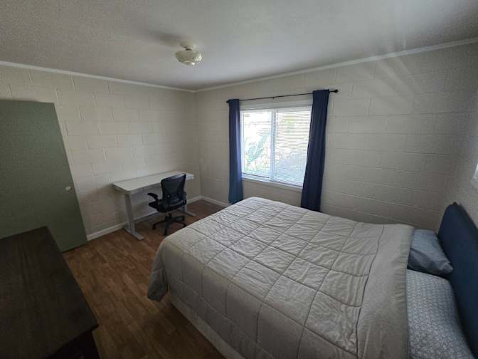 Andres's room