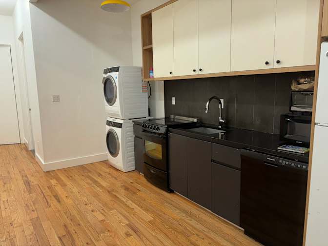 BROOKLYN APARTMENT SHARE LONG OR SHORT TERM's room