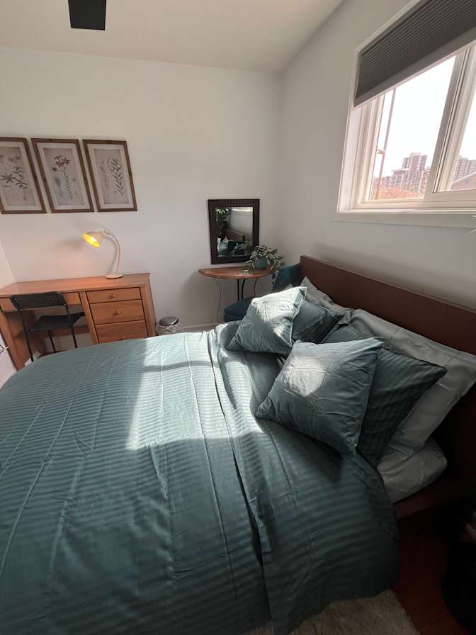 Dee's room