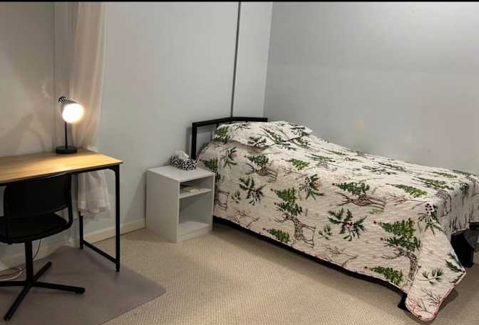Omer Ramon Esteron's room