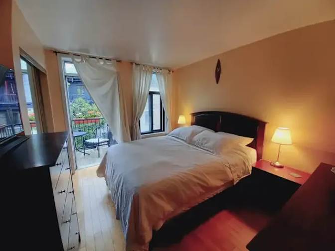 Roman dee's room