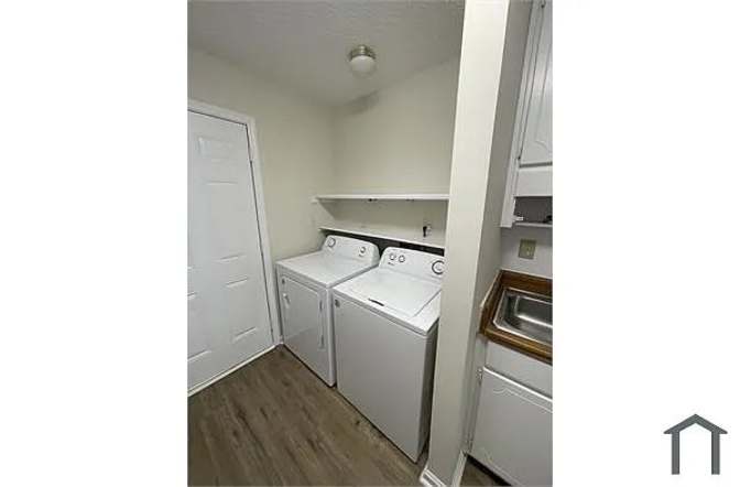 Alcove Rooms's room