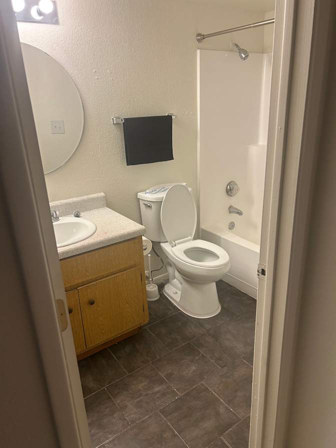 Allen  Johnson's room