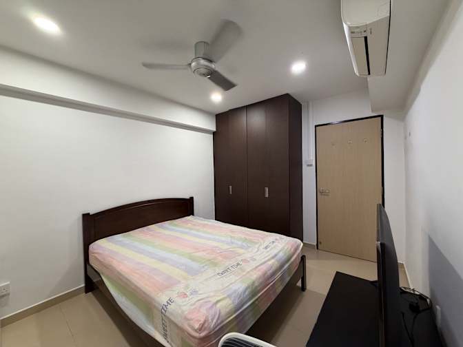 Pris's room