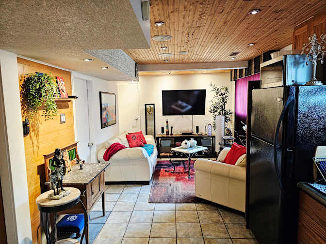 Axel Montaner's room