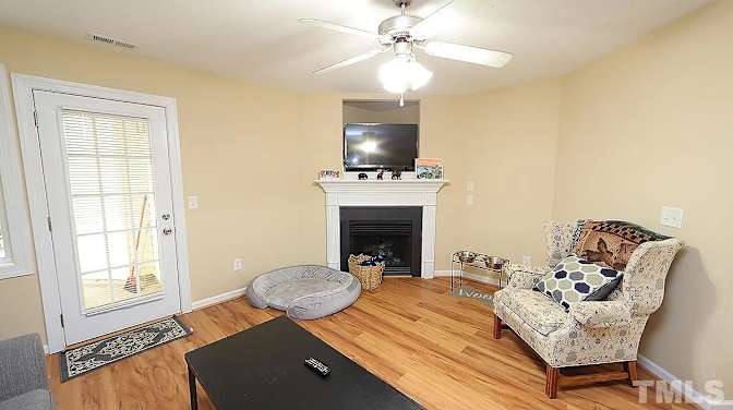 Alcove Rooms's room