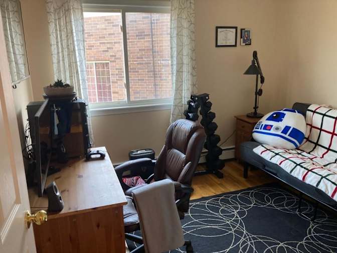 Carlos's room