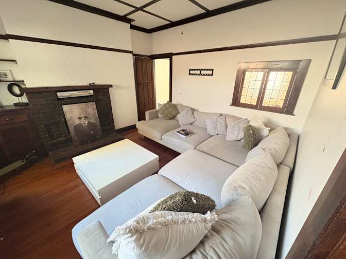 MONA TEPU's room