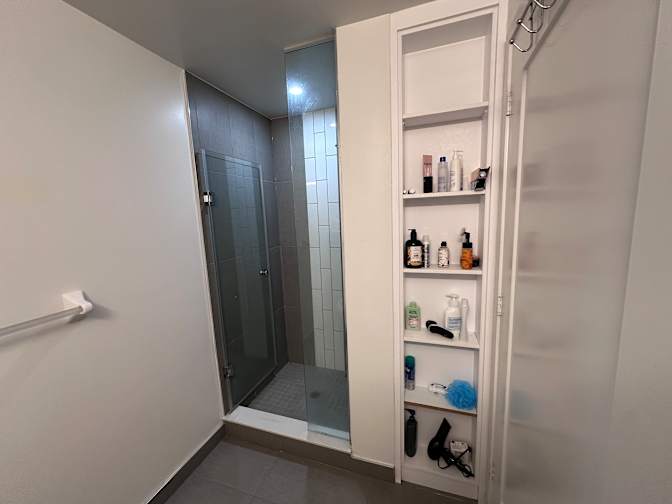 Hyun's room