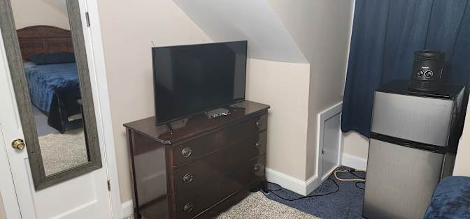 M Manuel's room