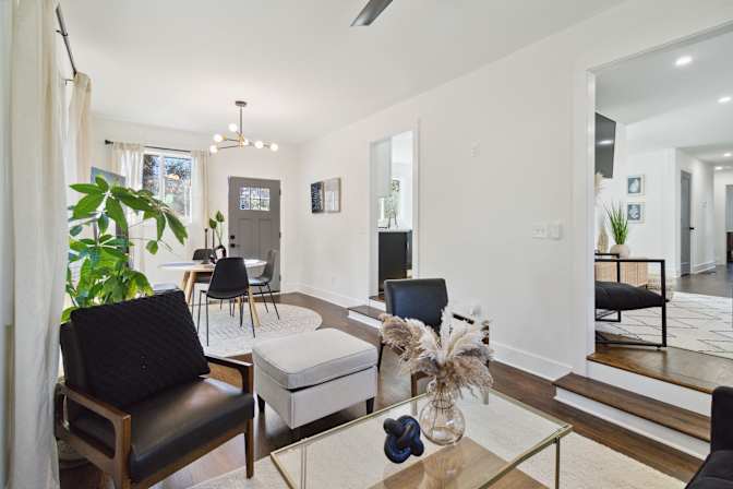 Alcove Rooms's room