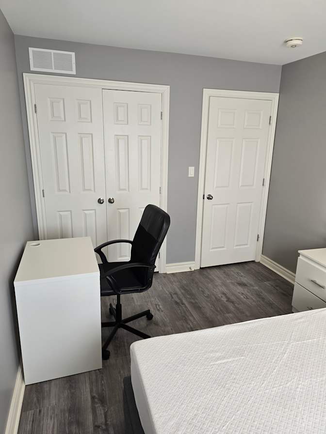 Dee's room
