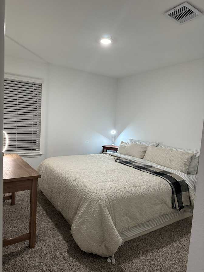 Luis's room