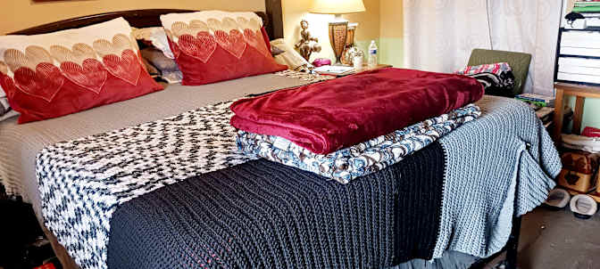Cris Mendozahowell's room